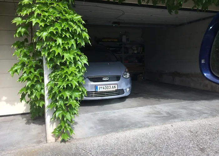 Small View アパート トレント